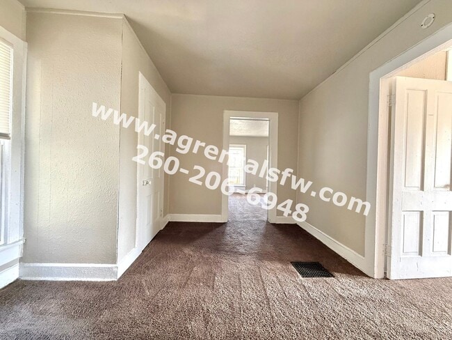 Building Photo - 3 Bedroom House