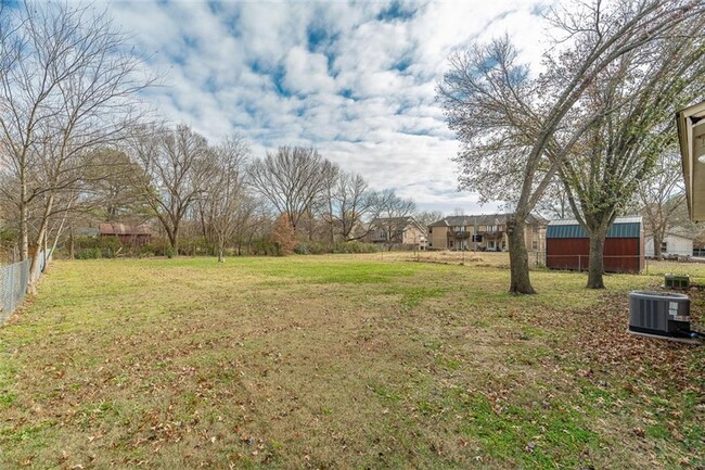 Building Photo - 2 Bedroom 2 bath duplex in East Fayetteville