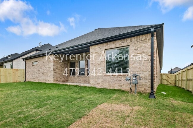 Building Photo - 4 Bed, 2 Bath Home