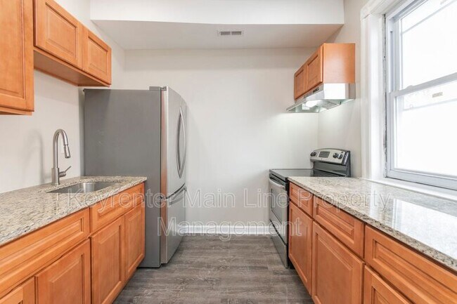 Building Photo - 917 W Duncannon Ave