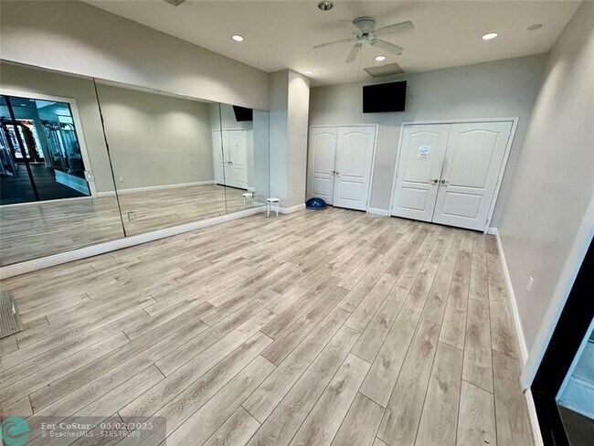 Building Photo - 610 W Las Olas Blvd