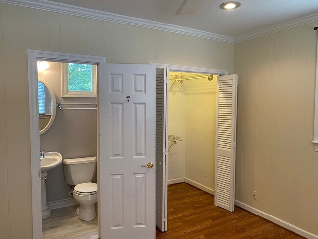 Building Photo - Forest Acres