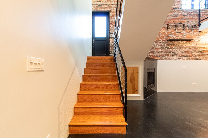 Building Photo - 2401 S 12th St