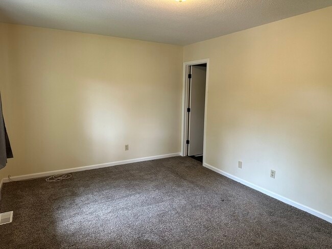 Building Photo - Townhome in Ballwin!!