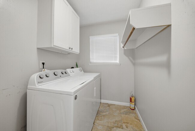 Building Photo - 16611 Ben Ledi Dr
