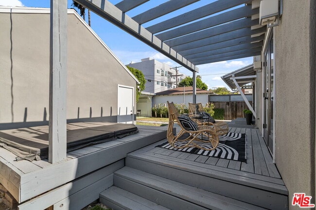 Building Photo - 4460 Stansbury Ave