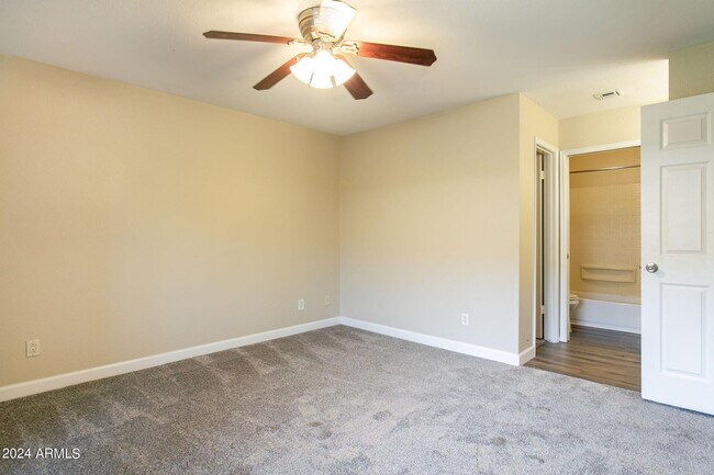 Building Photo - 1402 E Guadalupe Rd
