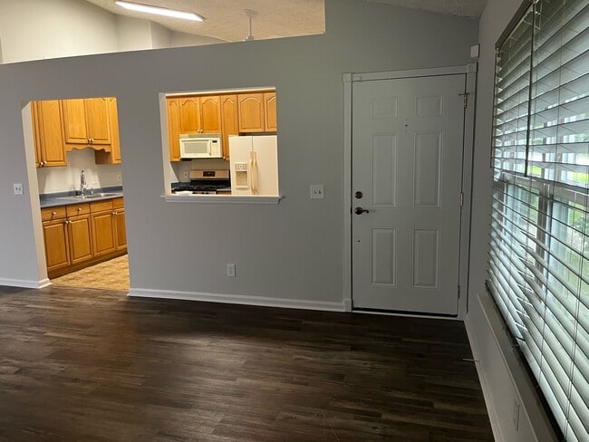 Building Photo - 110 Peachtree Dr