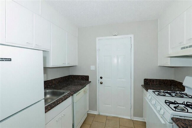 Building Photo - 3300 College St