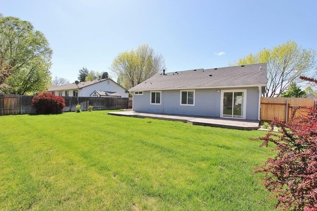Building Photo - Clean Single-Level Home in Quiet Neighborhood