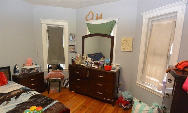 Building Photo - 10 Brackett St