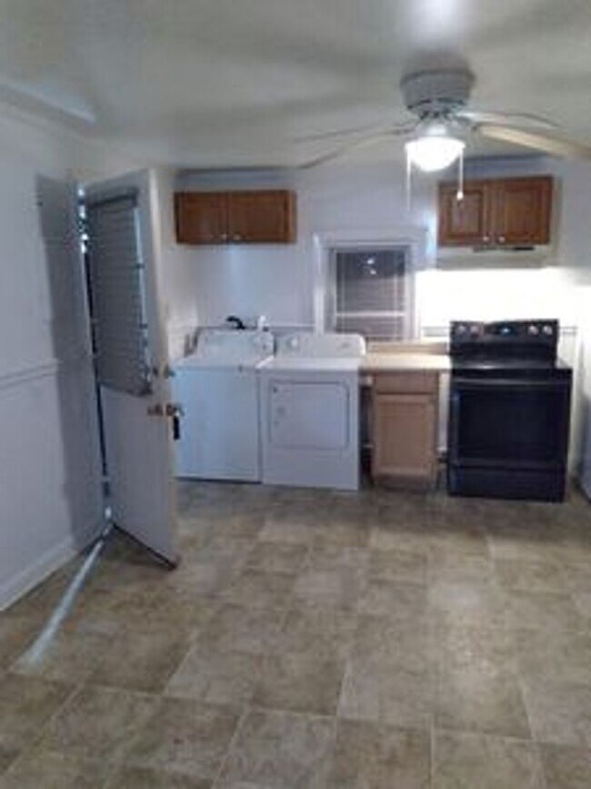 Building Photo - 3 bed 1 bath house in Richmond