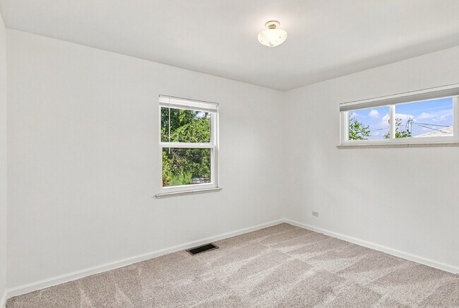Building Photo - $2,590.95 with $300 Off The First Month's Rent, 4 Beds - 2 Bath, Single Family Home in Denver wit...