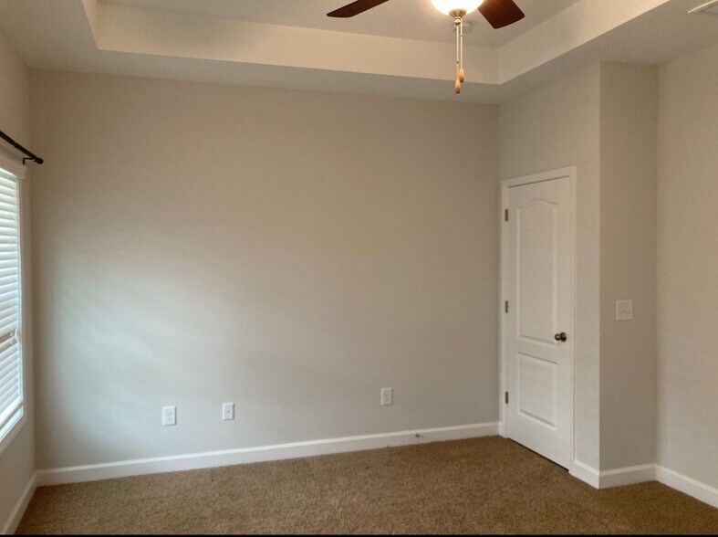 Building Photo - 1160 Camellia Dr