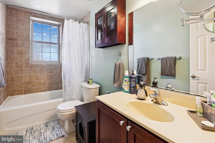 Bathroom - 1417 Newton St NW