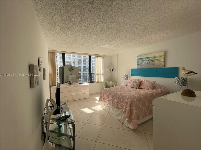 Building Photo - 3505 S Ocean Dr