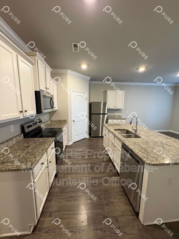 Building Photo - 14170 Lannister Ln