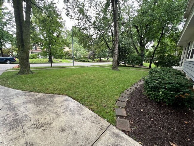 Building Photo - 616 W 63rd St