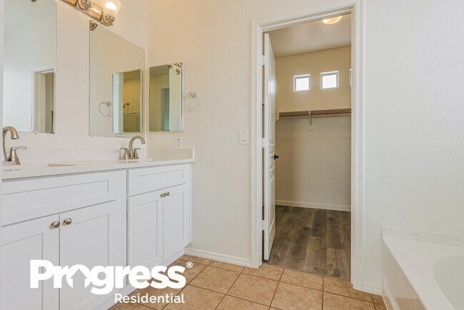 Building Photo - 7206 W Alta Vista Rd