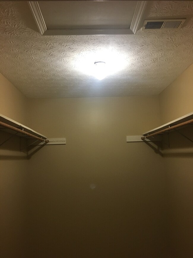 Building Photo - **New Paint**   **New Carpet**  Ready for YOU!!