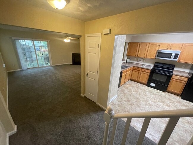 Building Photo - GORGEOUS SINGLE FAMILY 3BR/2.5BA PARK PLAC...
