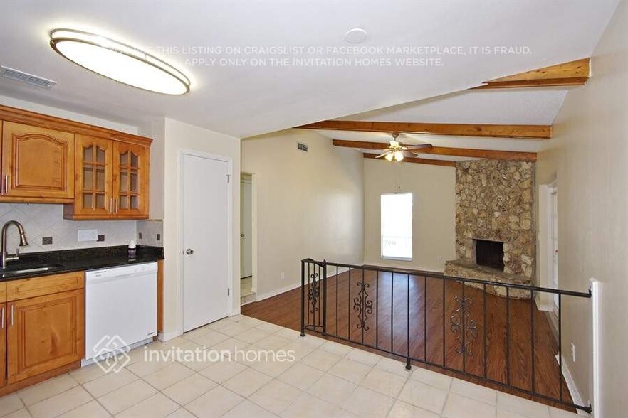 Building Photo - 1752 W Cheryl Dr