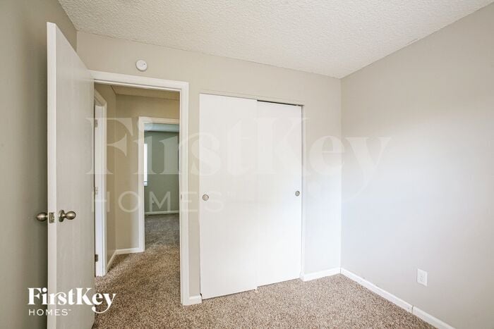 Building Photo - 3920 Pinetop Dr