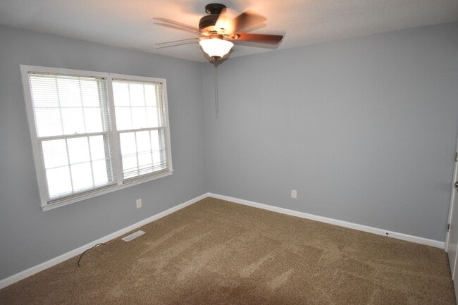 Building Photo - Beautiful 3 Bedroom and 2 Bath Home (No Pets)