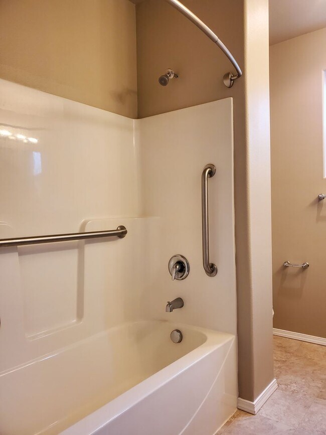 Building Photo - Pet Friendly Craftsman Style Home in Desirable West Salem Neighborhood