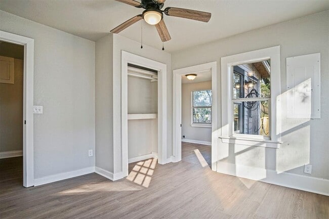 Building Photo - 907 N McKinley Ave