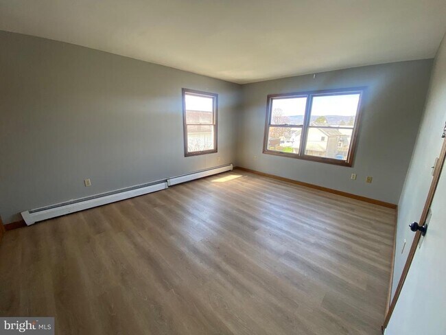 Building Photo - 113 Frank St