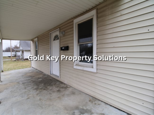 Building Photo - 4 BR 1.5 BA House with Central Air and Covered Porch (SECTION 8 APPROVED)