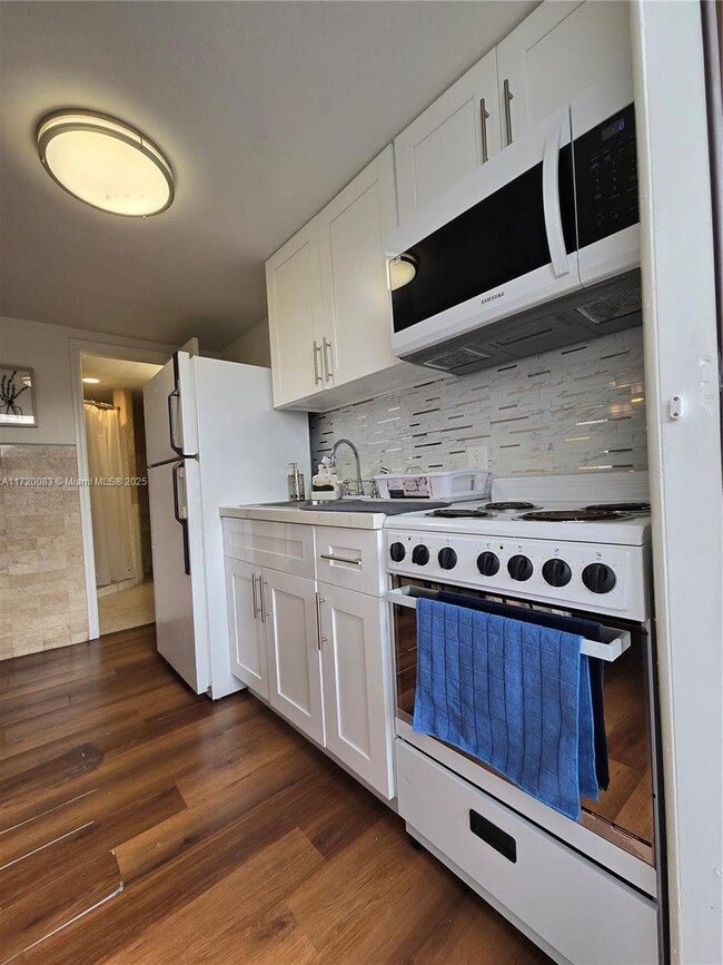 Building Photo - 2 bedroom in Hollywood FL 33021