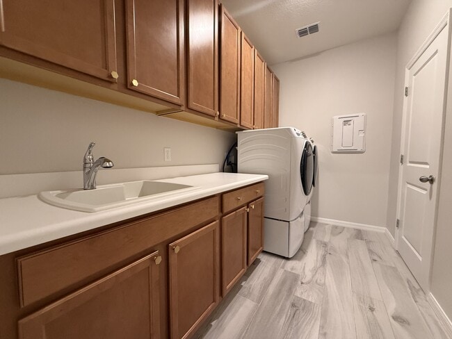 Building Photo - 4753 Ter Blf St