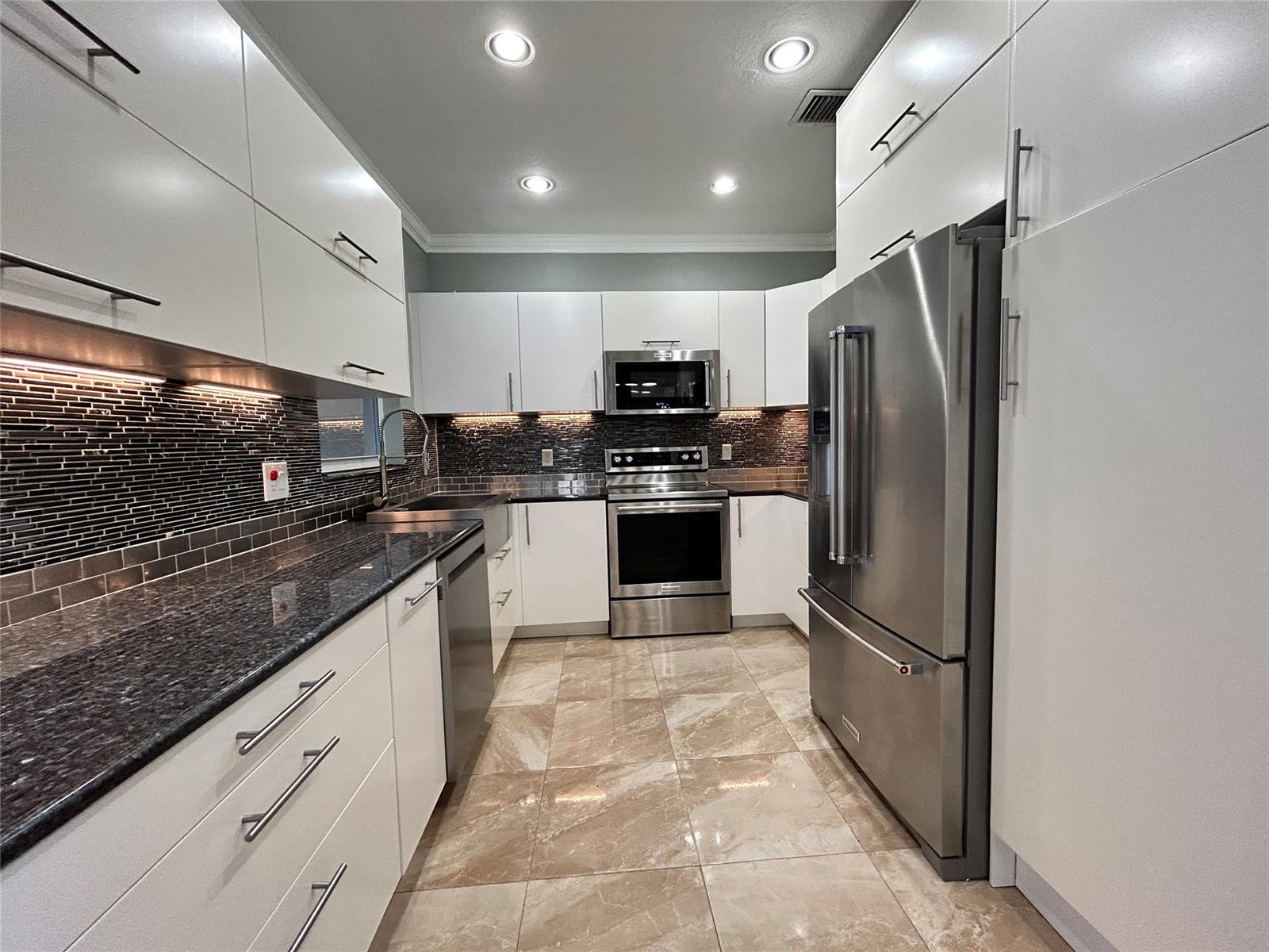 Building Photo - 604 NW 170th Ter