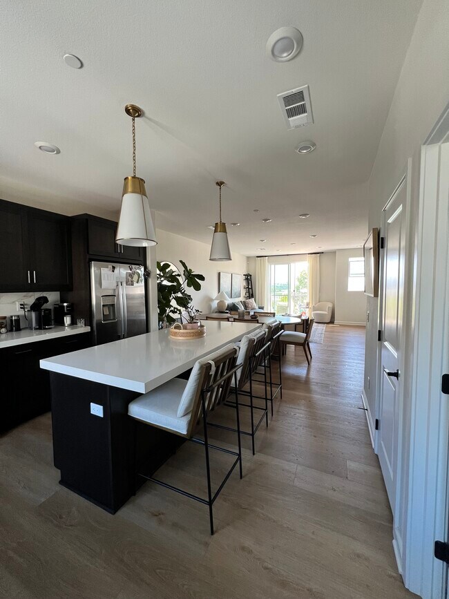 Primary Photo - 1233 Sunrise Vw