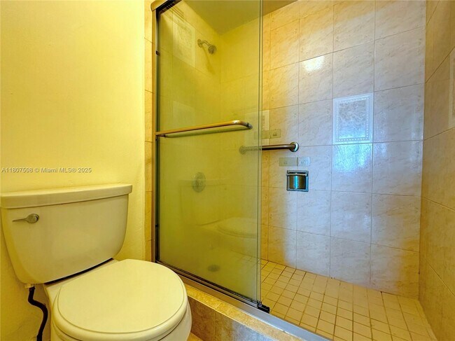 Building Photo - 2899 Collins Ave