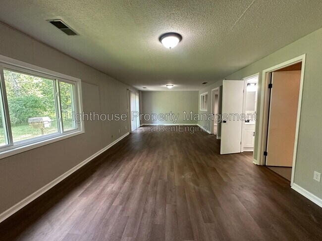 Building Photo - 120 Heather Hills Dr