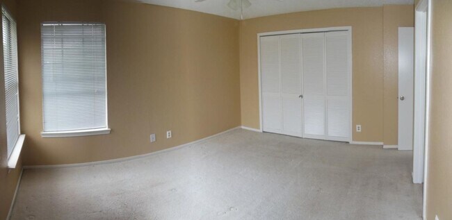 Building Photo - 1611 West Ln