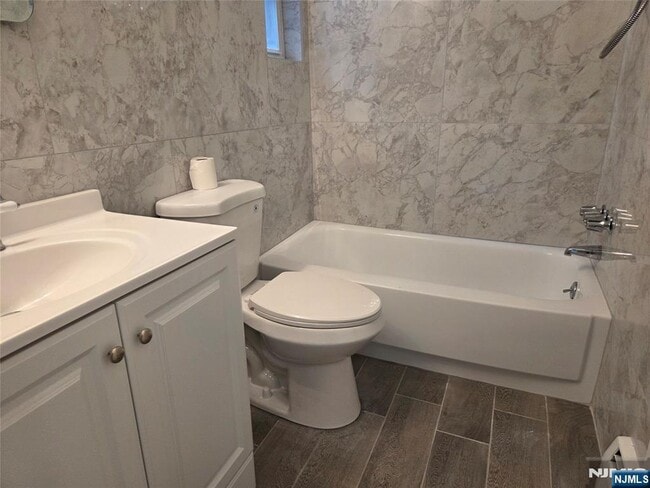 Building Photo - 1628 Valley 2A Vly