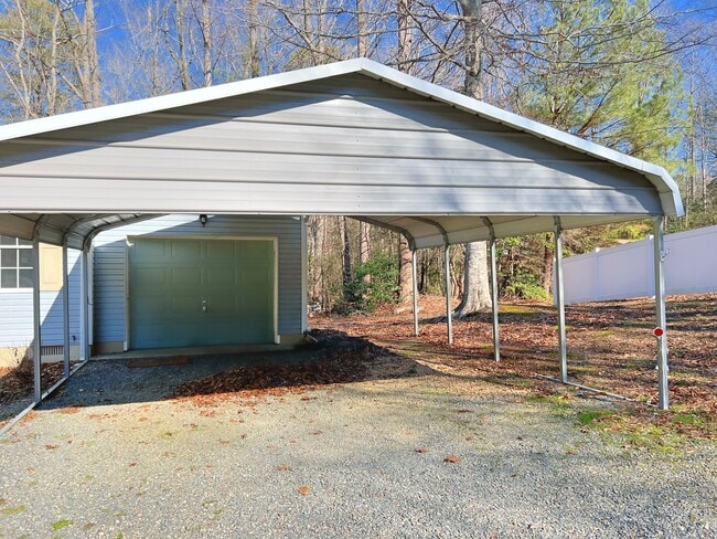 Building Photo - 213 Louise Ln