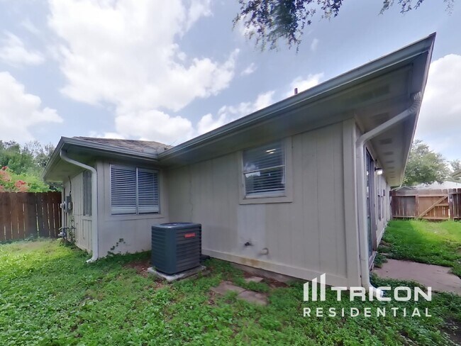 Building Photo - 4700 Greenwood Dr