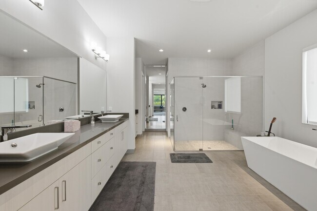 Building Photo - 17101 Magnolia Estates Dr