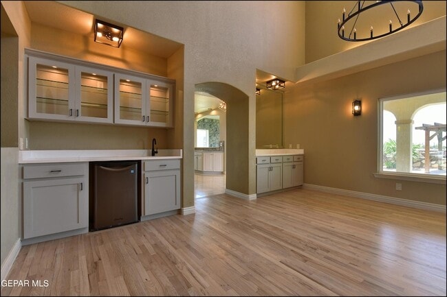 Building Photo - 6732 Pearl Ridge Dr