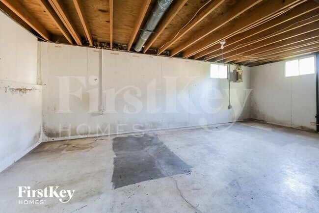 Building Photo - 4501 NW Amesbury Pl