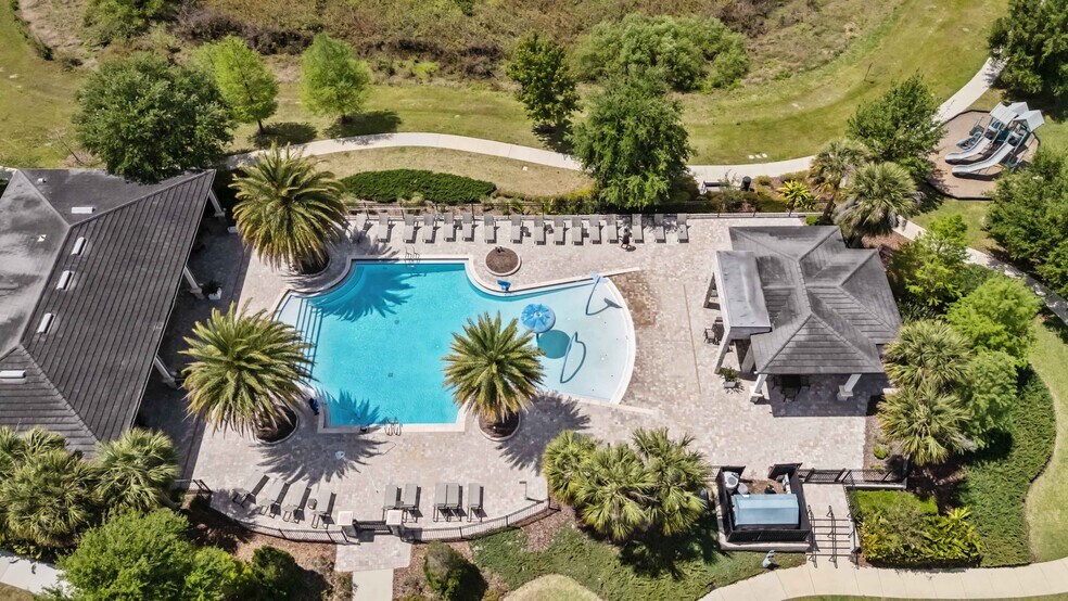 community pool - 16753 Gullfloss Ter