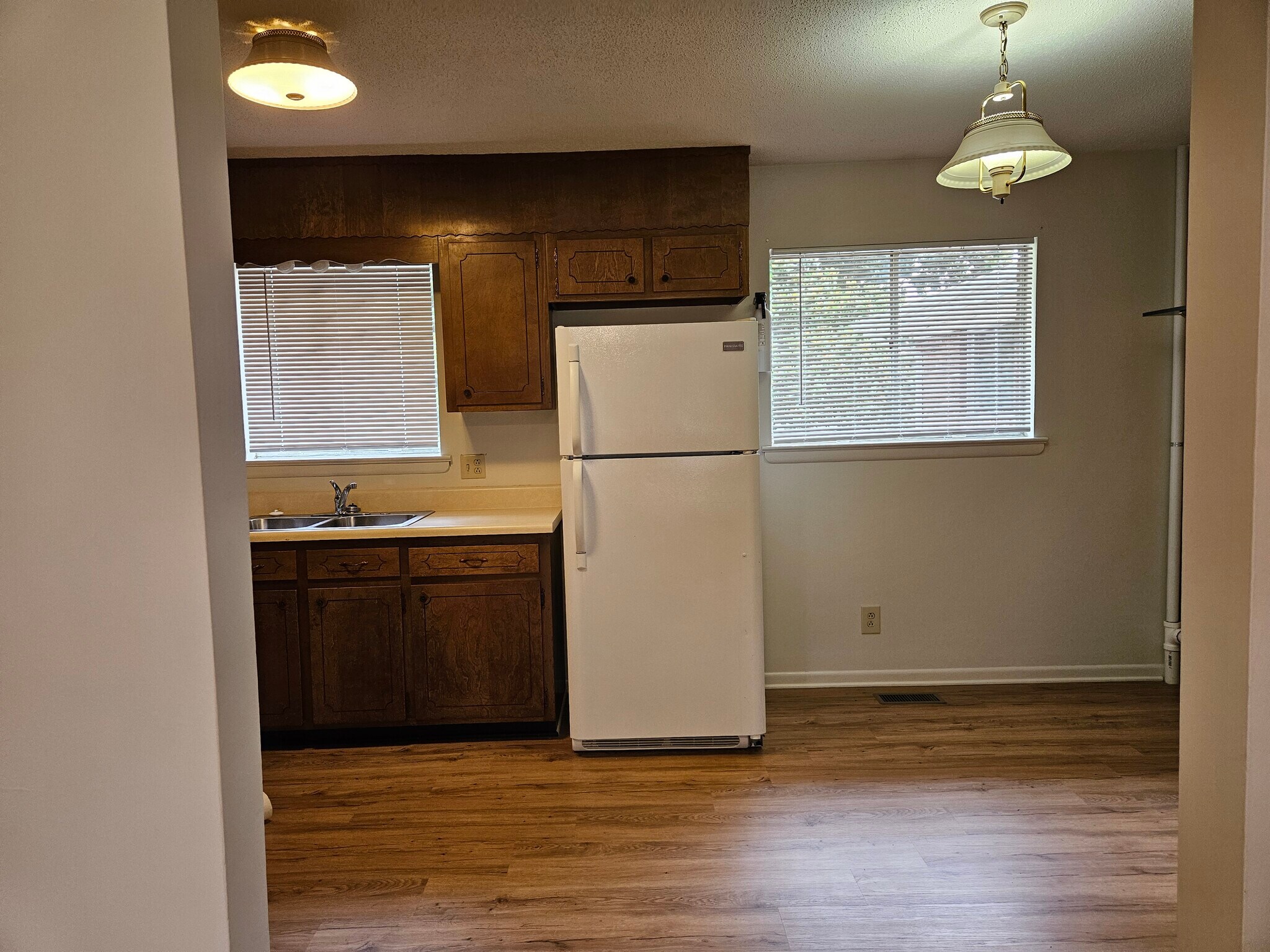 Building Photo - 303 S Germantown Rd