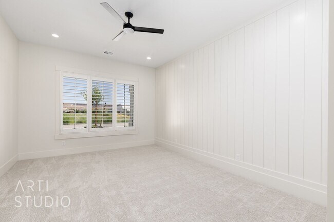 Building Photo - BRAND NEW Gorgeous 6 bed 7 bath with Pool ...