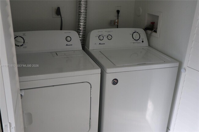 Building Photo - 721 SW 148th Ave