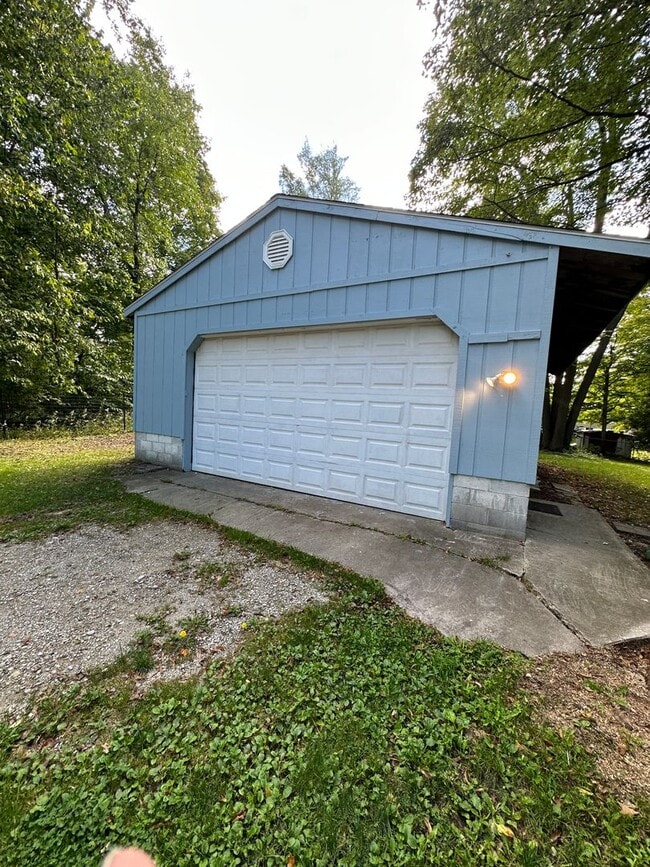 Building Photo - Updated and spacious! Ready for move in!